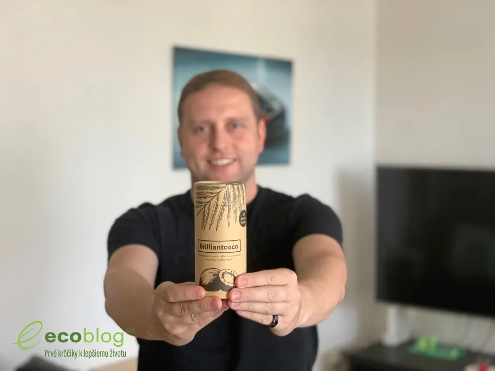 Bambusový čistič jazyka Brilliantcoco zo setu na zdravé zuby