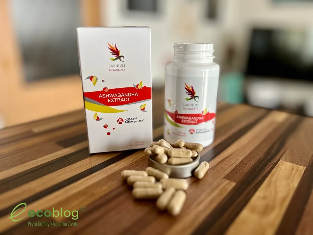 Carnium Botanicals Ashwagandha Extract na drevenom stole