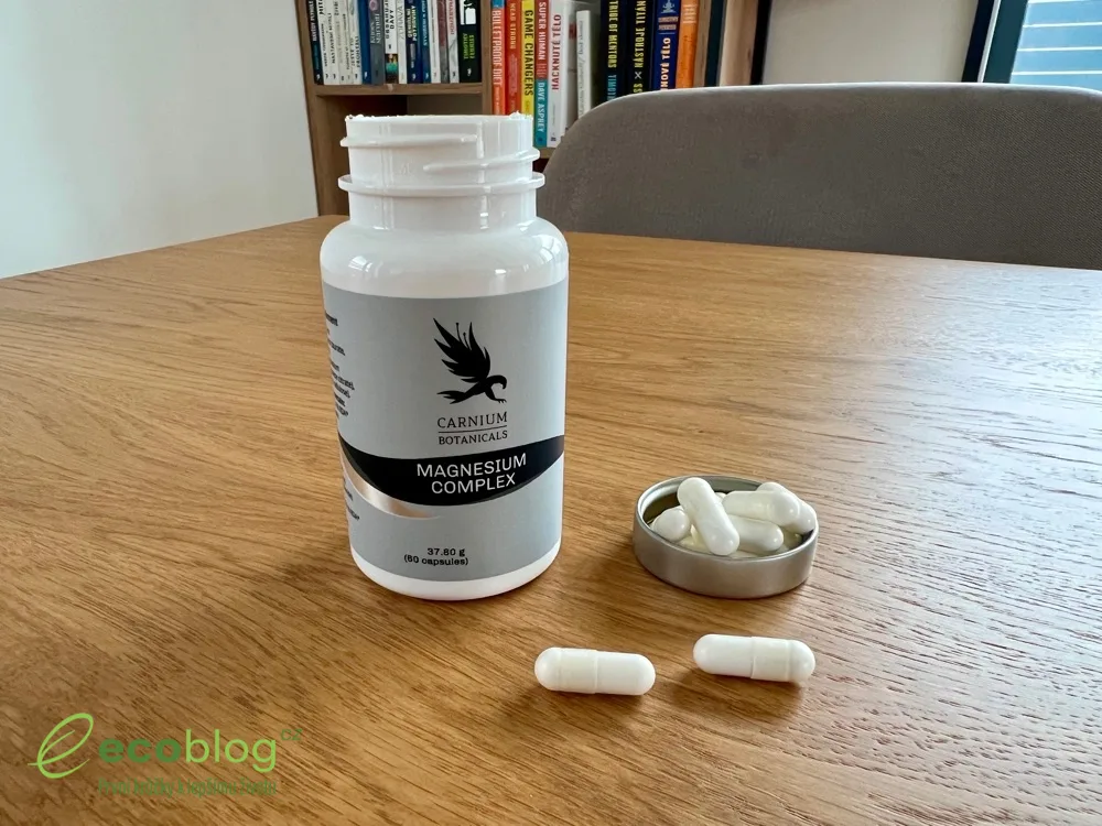 Magnesium Complex od Carnium Botanicals na stole