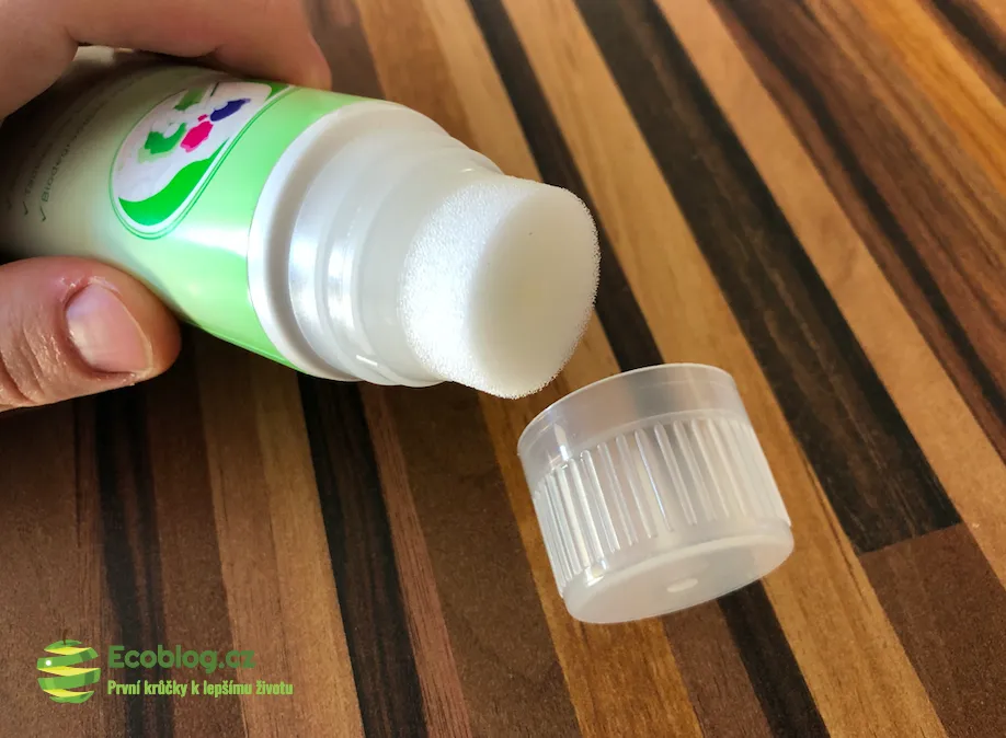 Ecoegg odstraňovač škvŕn ako doplnok k praciemu vajíčku na lokálne škvrny