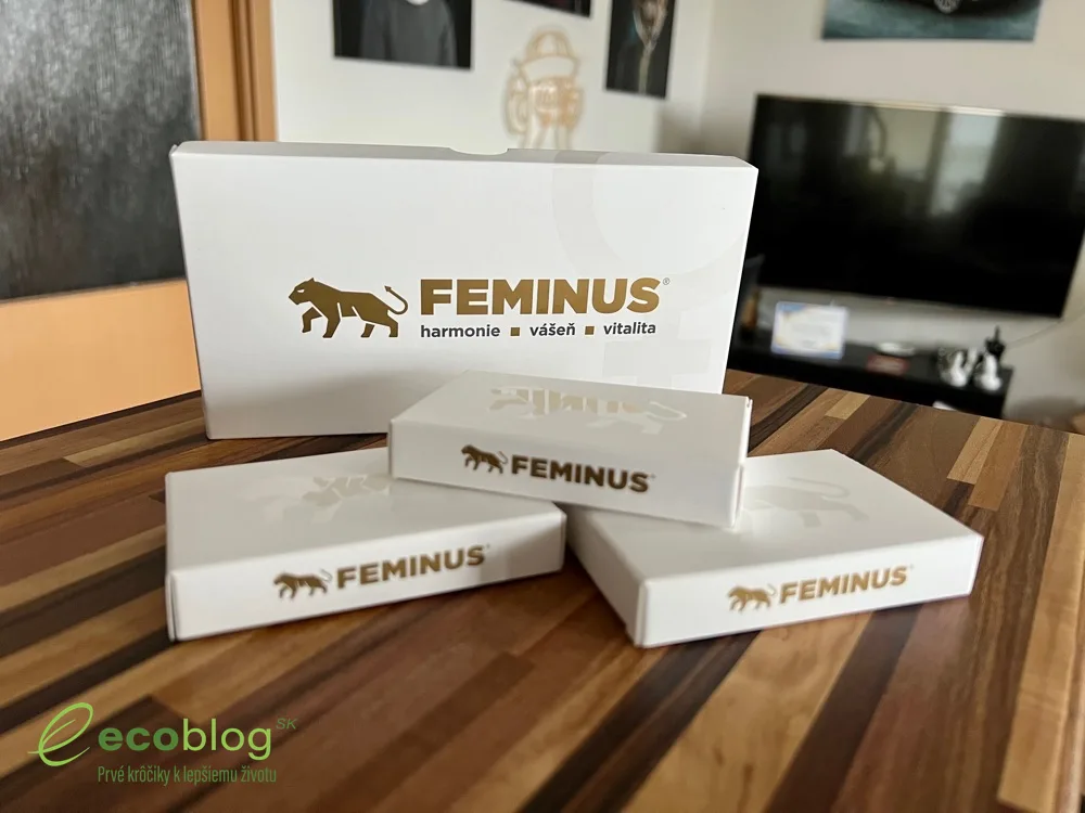 Feminus: prírodný doplnok pre ženy, balenie tabliet na stole