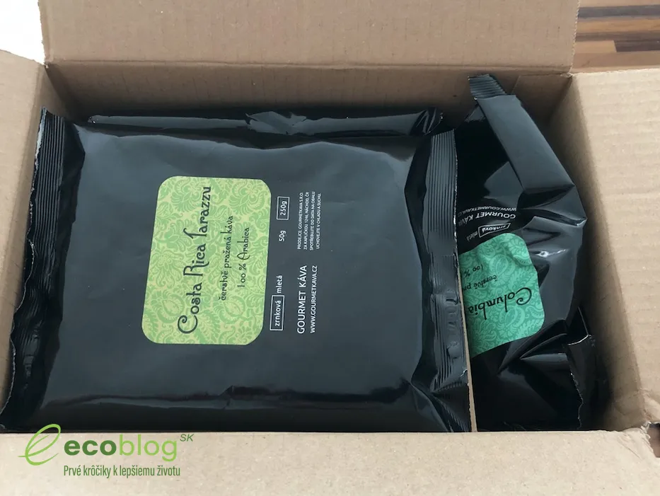 Obsah zásielky z Gourmet kávy po rozbalení