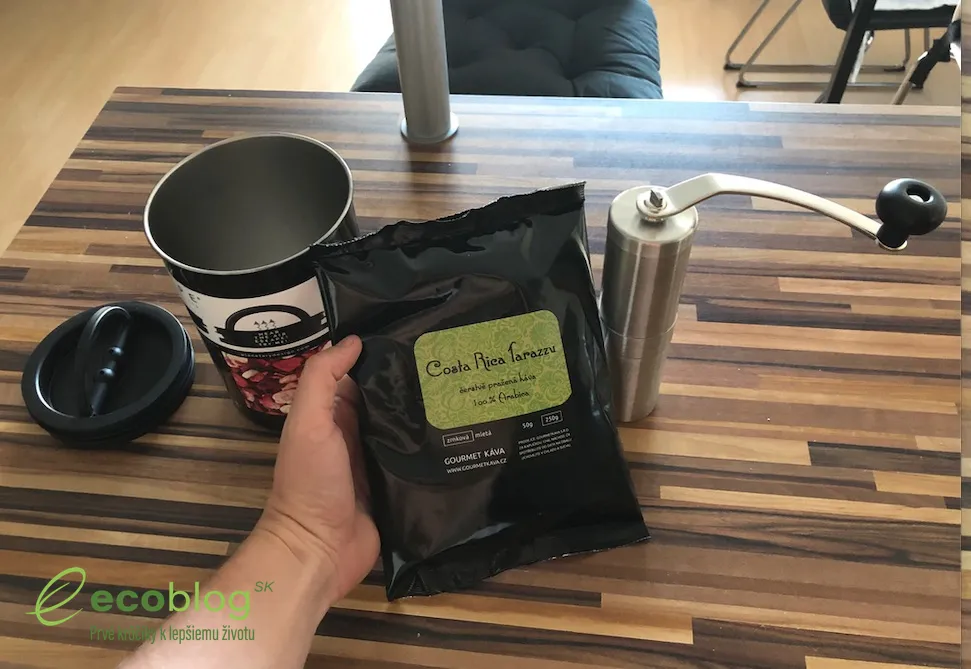 Hotová bulletproof káva pripravená z kávy Gourmet