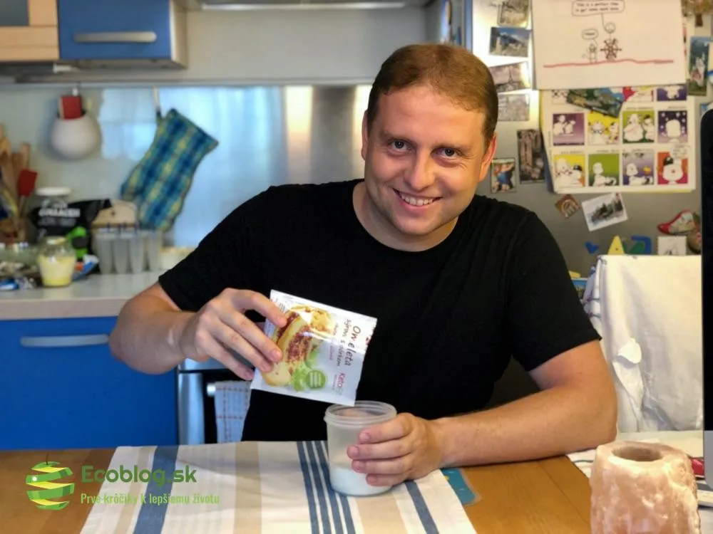 Proteínový kokteil KetoFit pripravený v shakeri