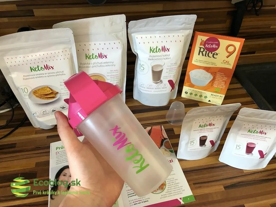 Proteínový koktail KetoMix pripravený v shakeri počas keto diéty