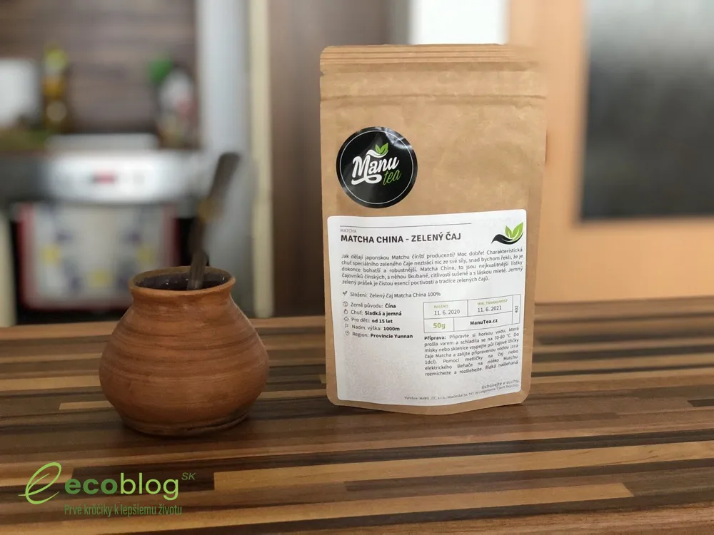 Matcha China zelený čaj z ManuTea so smaragdovou farbou