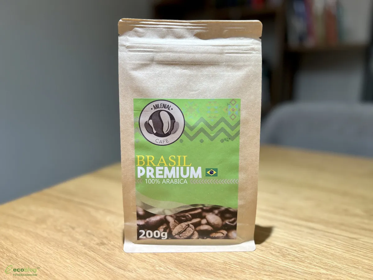 Príprava čerstvo namletej kávy z Milenial Cafe
