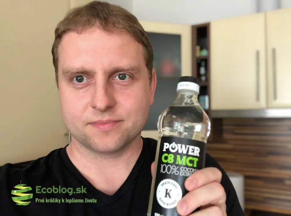 Powerlogy Power C8 MCT olej pri príprave bulletproof kávy