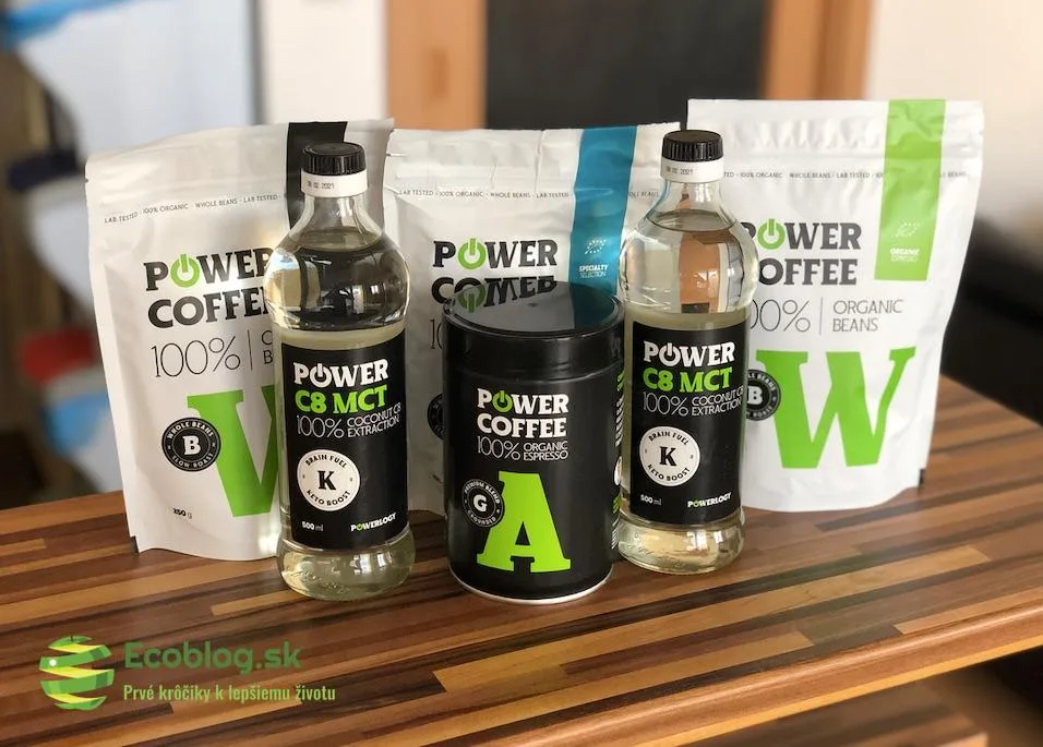 Produkty Powerlogy rozložené pri teste: C8 MCT olej a BIO zrnková káva