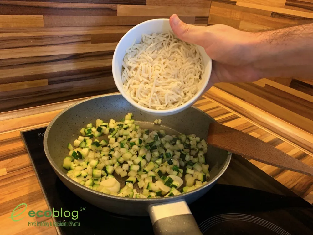 Hotové jedlo z konjakových špagiet Slim Pasta so zeleninou
